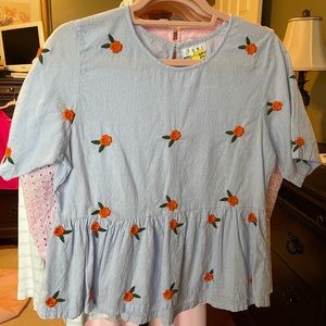 Peplum linen embroidered top.